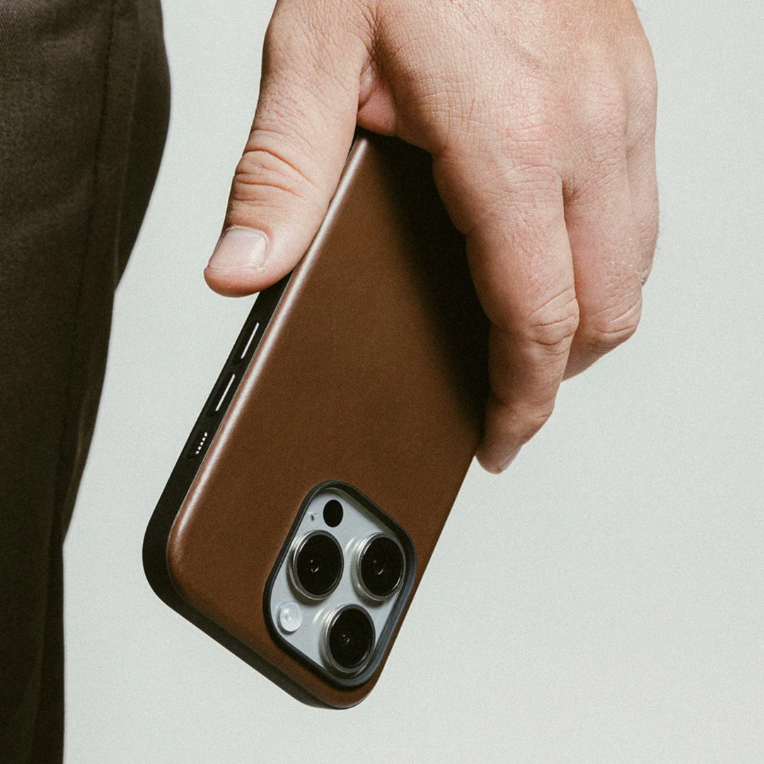Nomad - Coque Modern Cuir - iPhone 15 Pro Max - Brown
